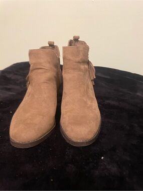 BONGO Tan Suede Tassel Ankle Boots